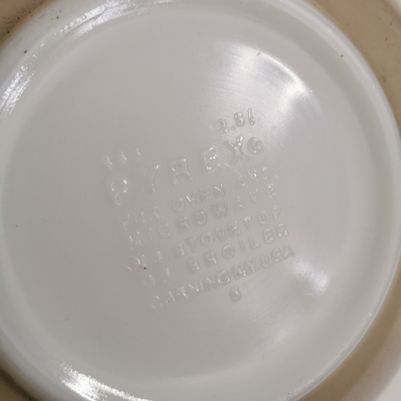 Pyrex Homestead Mixing Bowl - Picture 2 of 3